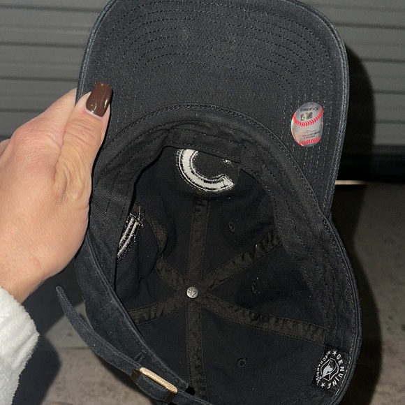 Black cubs Cap with Blue and White police Stripes - Picture 4 of 4